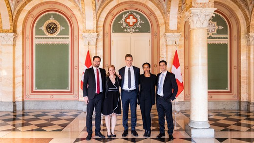Bild von «Die jungen Diplomaten»: im Dienst der Schweiz