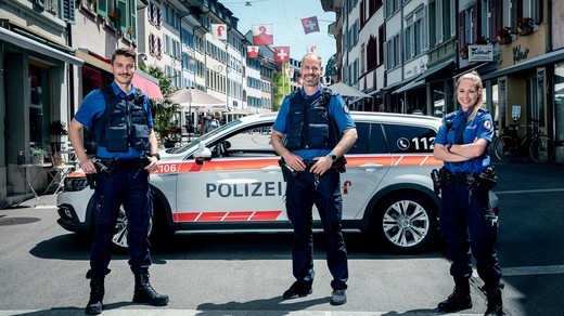 Bild von «SRF DOK»: Blaulicht-Geschichten – Unterwegs mit der Polizei