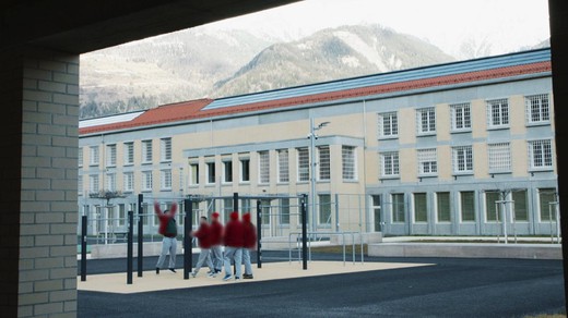 Bild von «DOK»: Vom härtesten Knast zum modernsten Gefängnis der Schweiz
